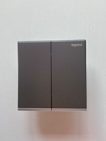 K8 暗銀色 兩位16AX雙路開關掣面板（銀條）