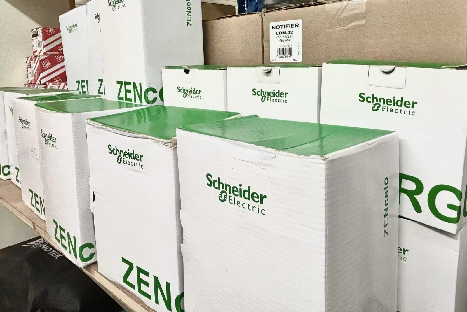 全立電器工程公司按品牌整理存放的工程電器物料