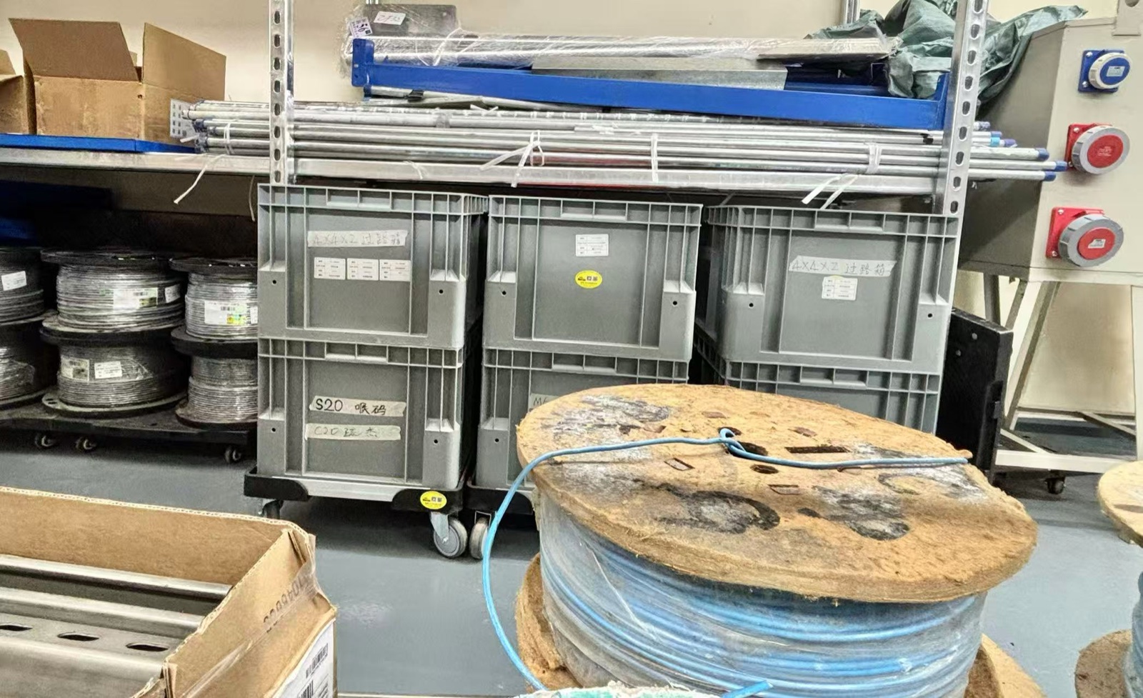 全立電器工程公司的工程物料、電線及周轉箱存放實景